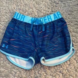 Under armer blue shorts in the size 10-12